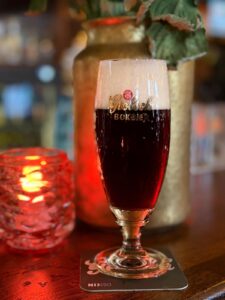 Vers getapte Grolsch bock op de bar