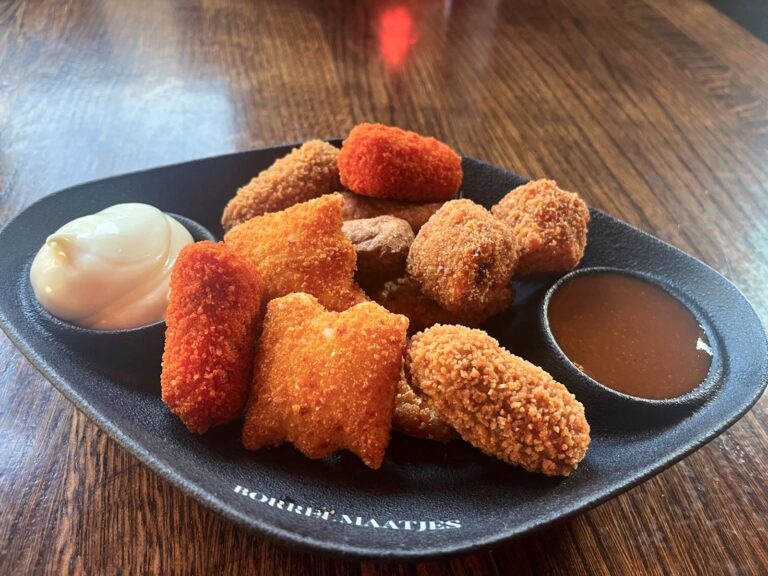 Bordje met diverse bittergarnituur