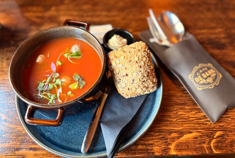 Tomatensoep met broodje